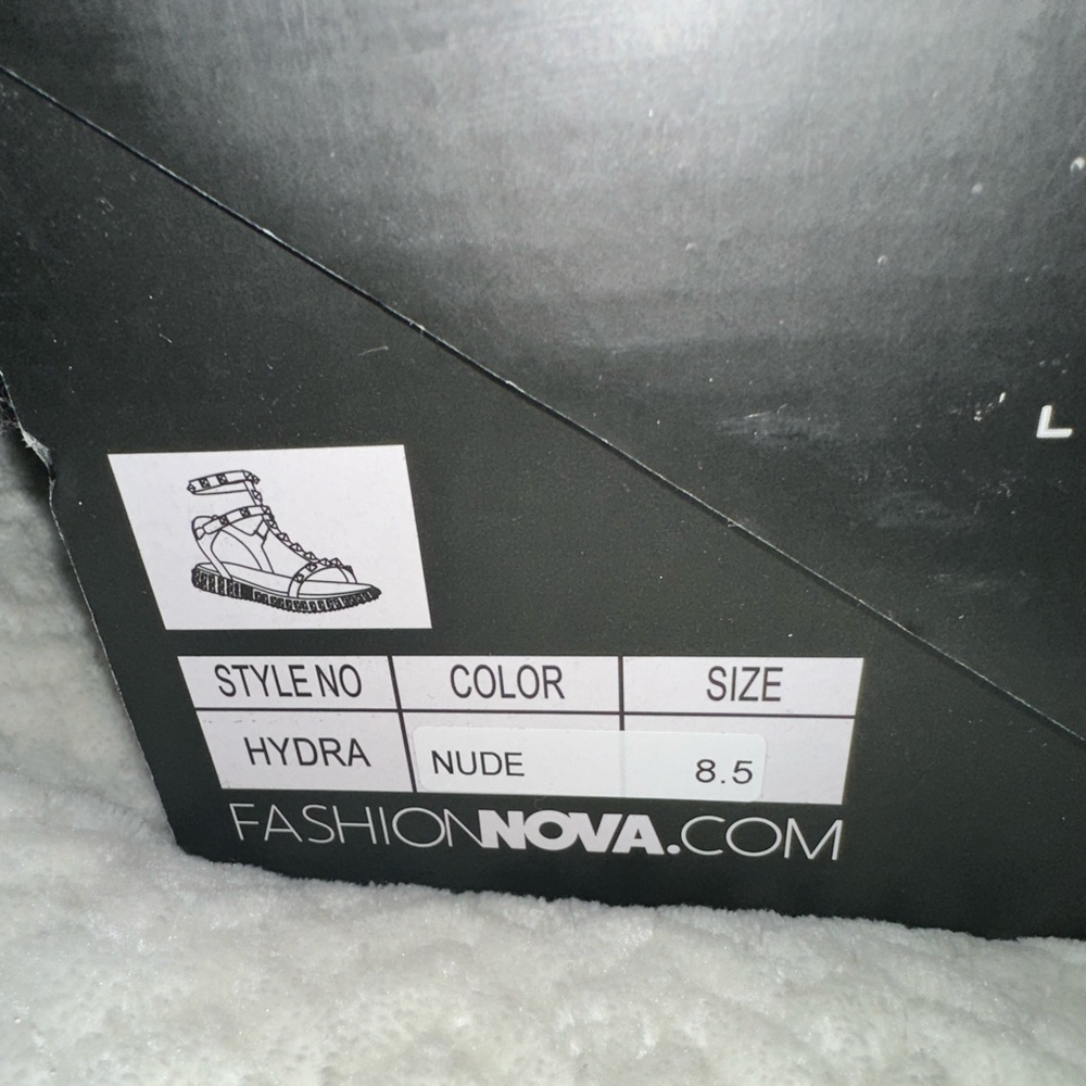 Brand new never worn fashion nova sandals.